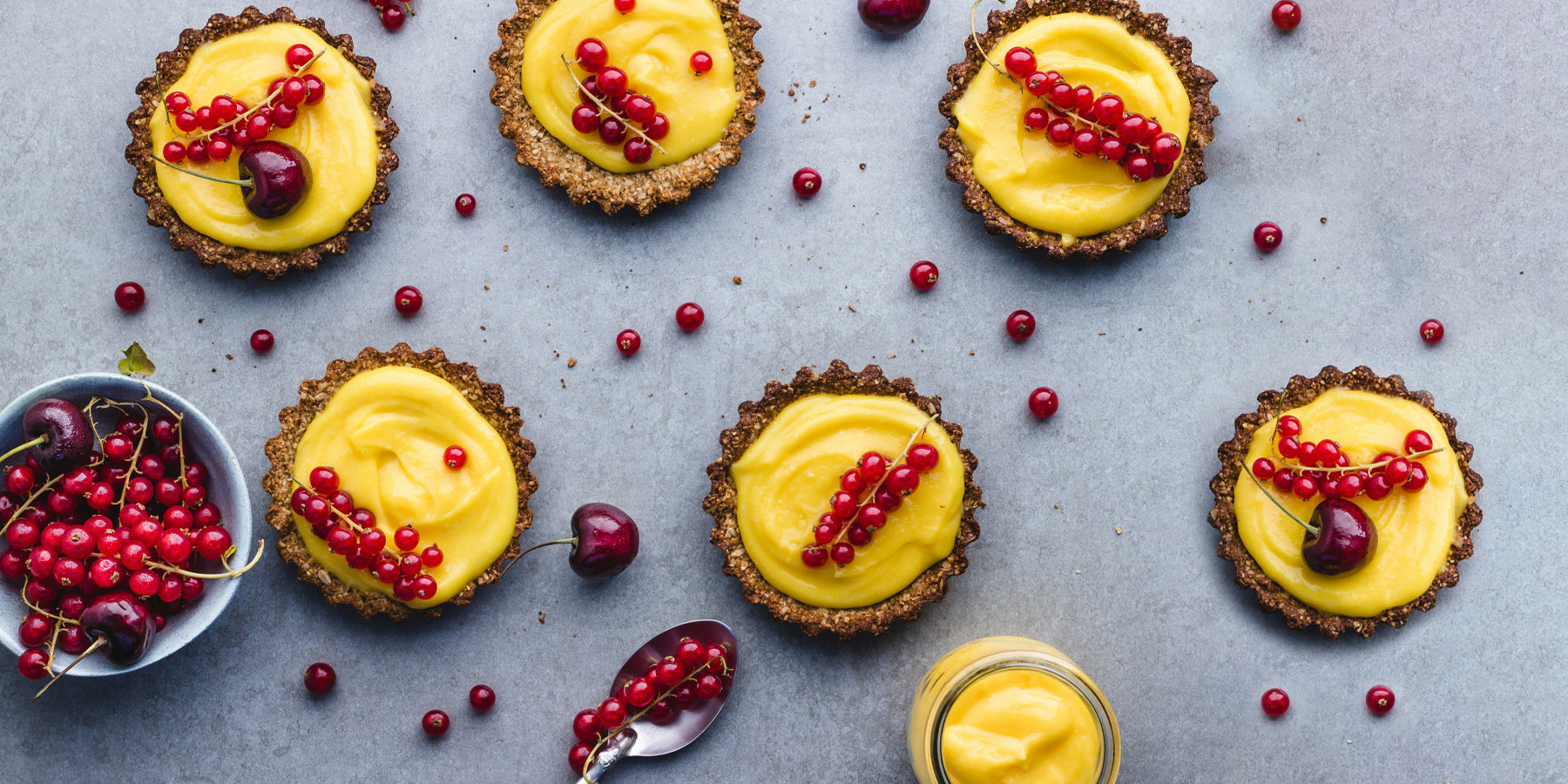 Lemon Curd Tarts met zomerfruit: het Engelse geheim dat al eeuwen werkt