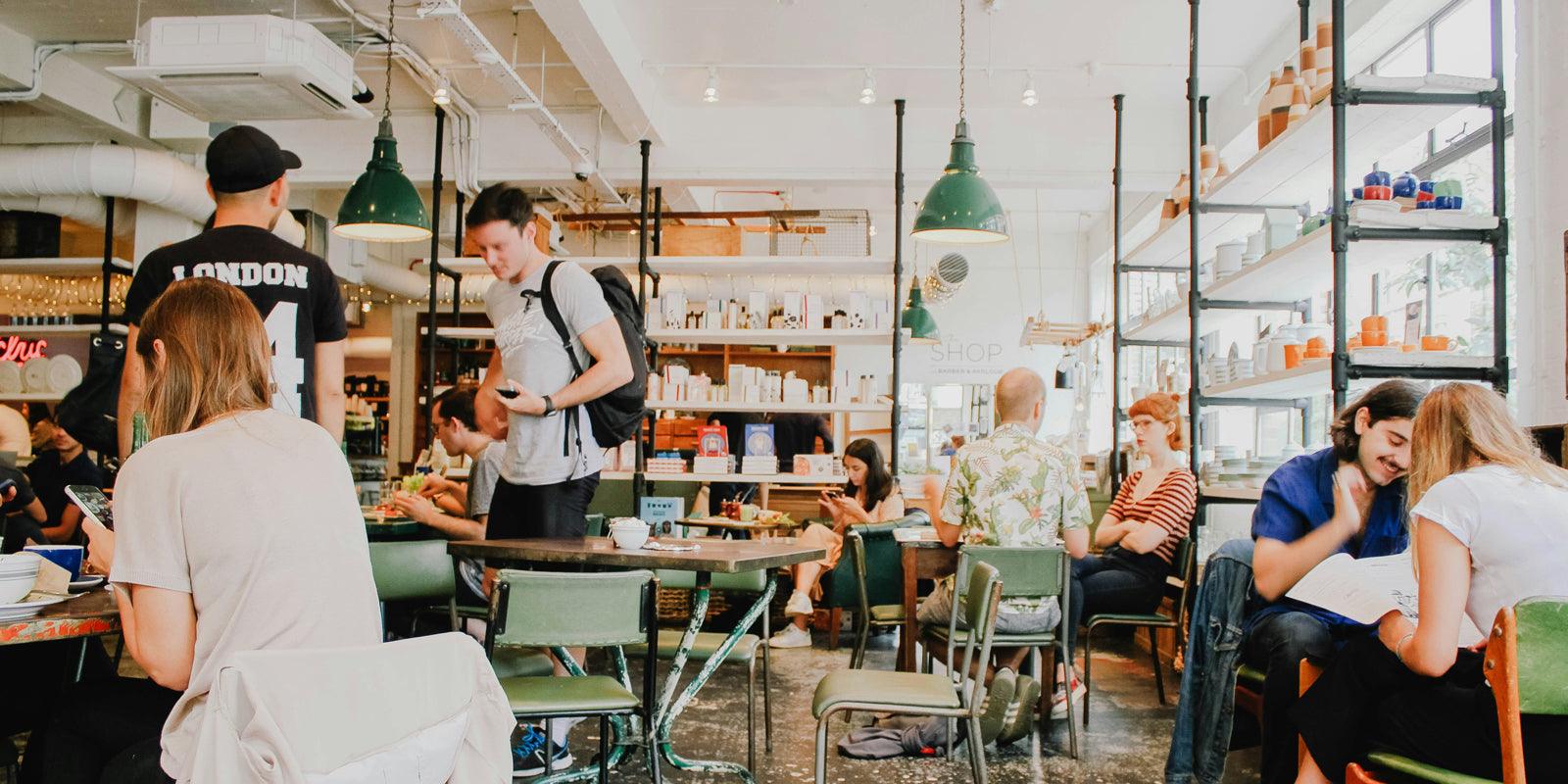 Cafécore woontrend: de gezelligheid van je favoriete koffiebar bij jou thuis - Happlify