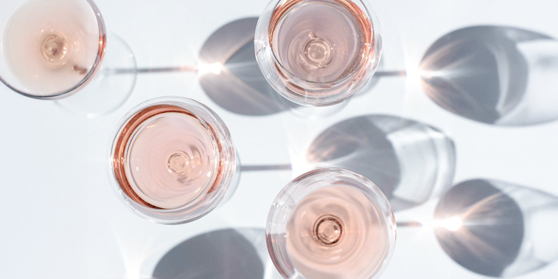 De charme van rosé wijn: licht, veelzijdig en onweerstaanbaar - Happlify