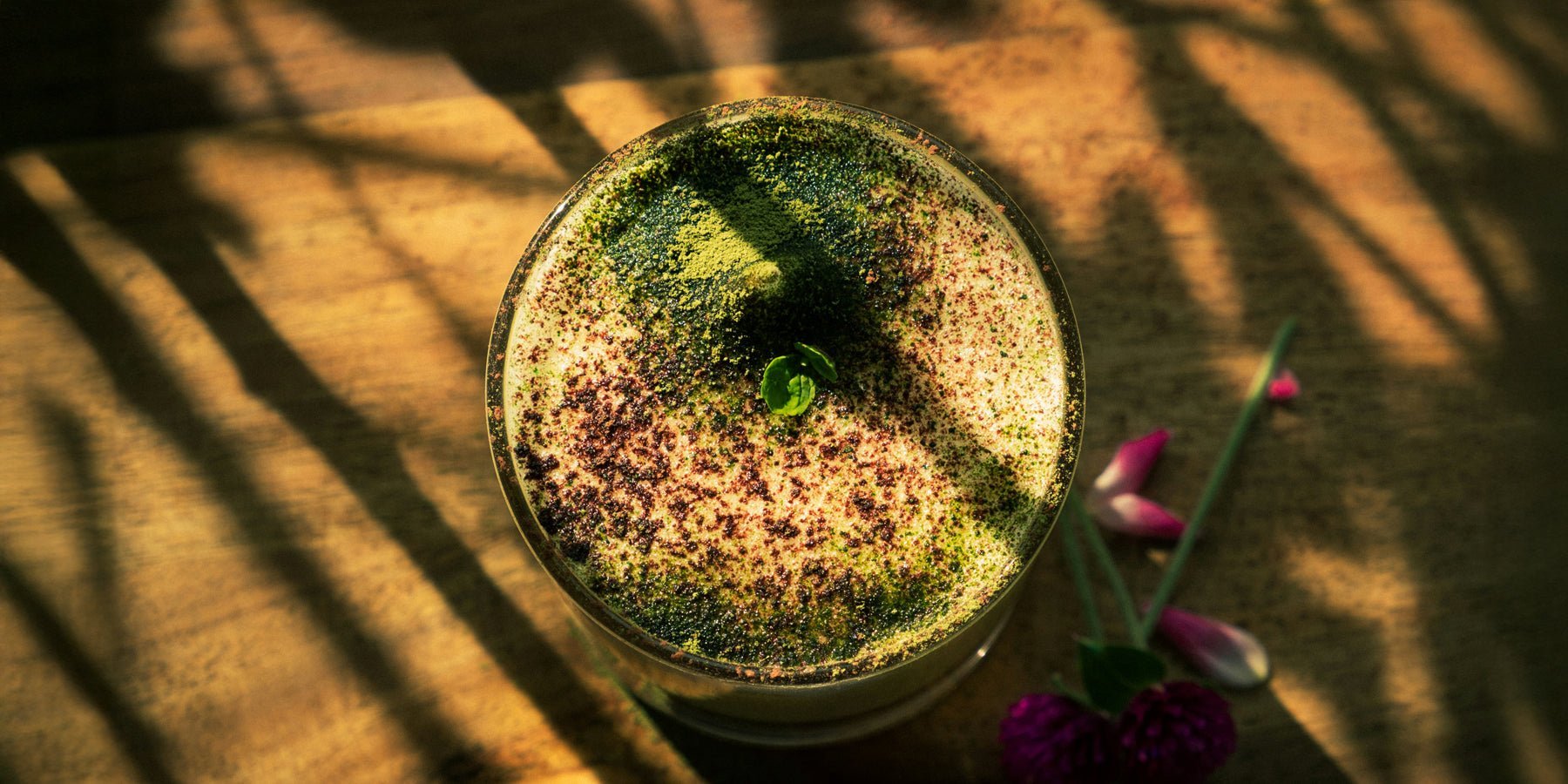 Dirty matcha recept: de perfecte mix van matcha en espresso - Happlify