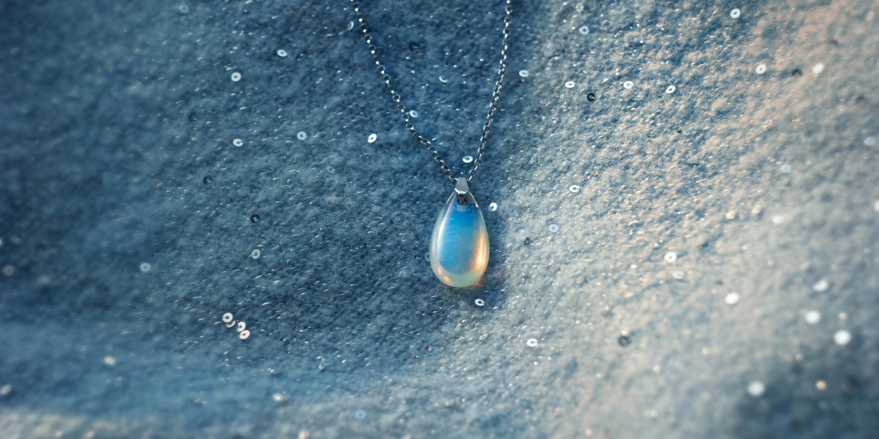 Hoe kies je de perfecte edelsteen ketting voor jouw stijl