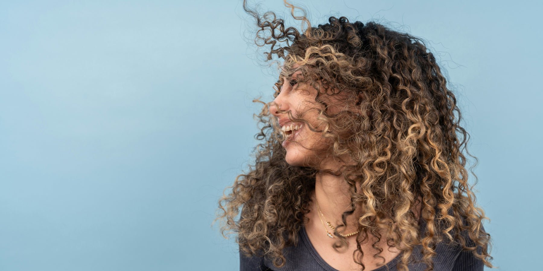 Krullend haar wassen: zo doe je dat! - Happlify