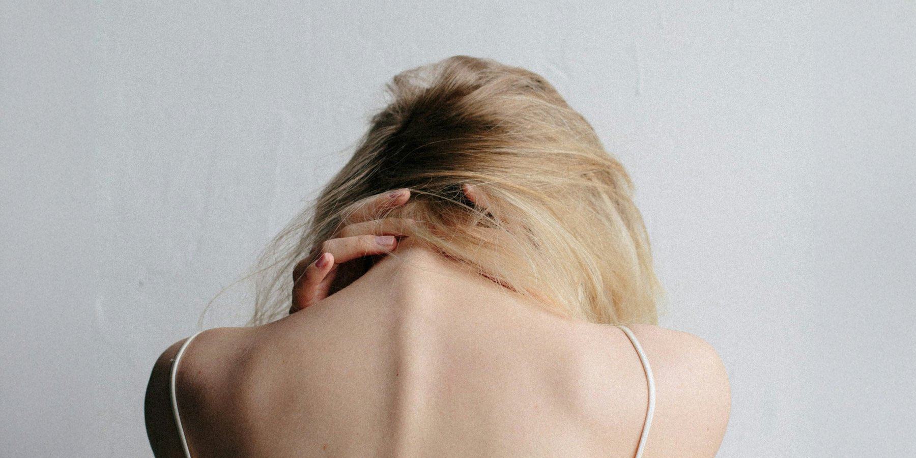 Nekpijn door telefoon en computer: oplossingen die wél werken - Happlify