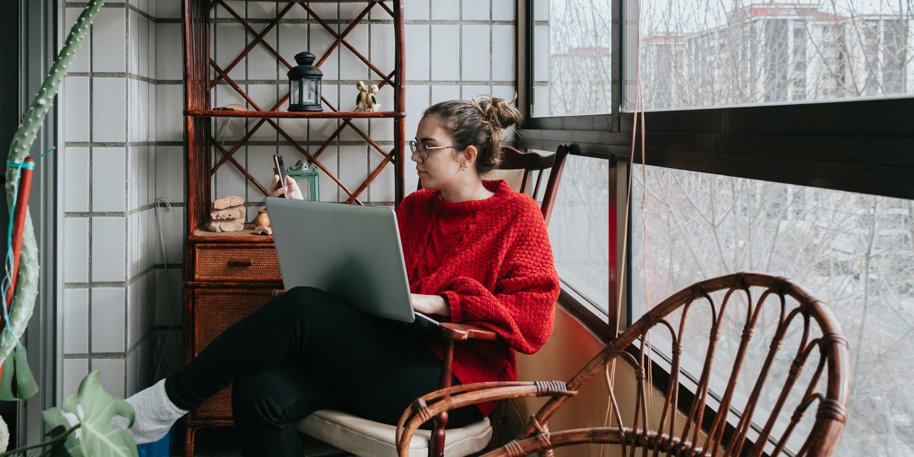 Van bank tot balkon: de leukste werkplekken in en om het huis - Happlify