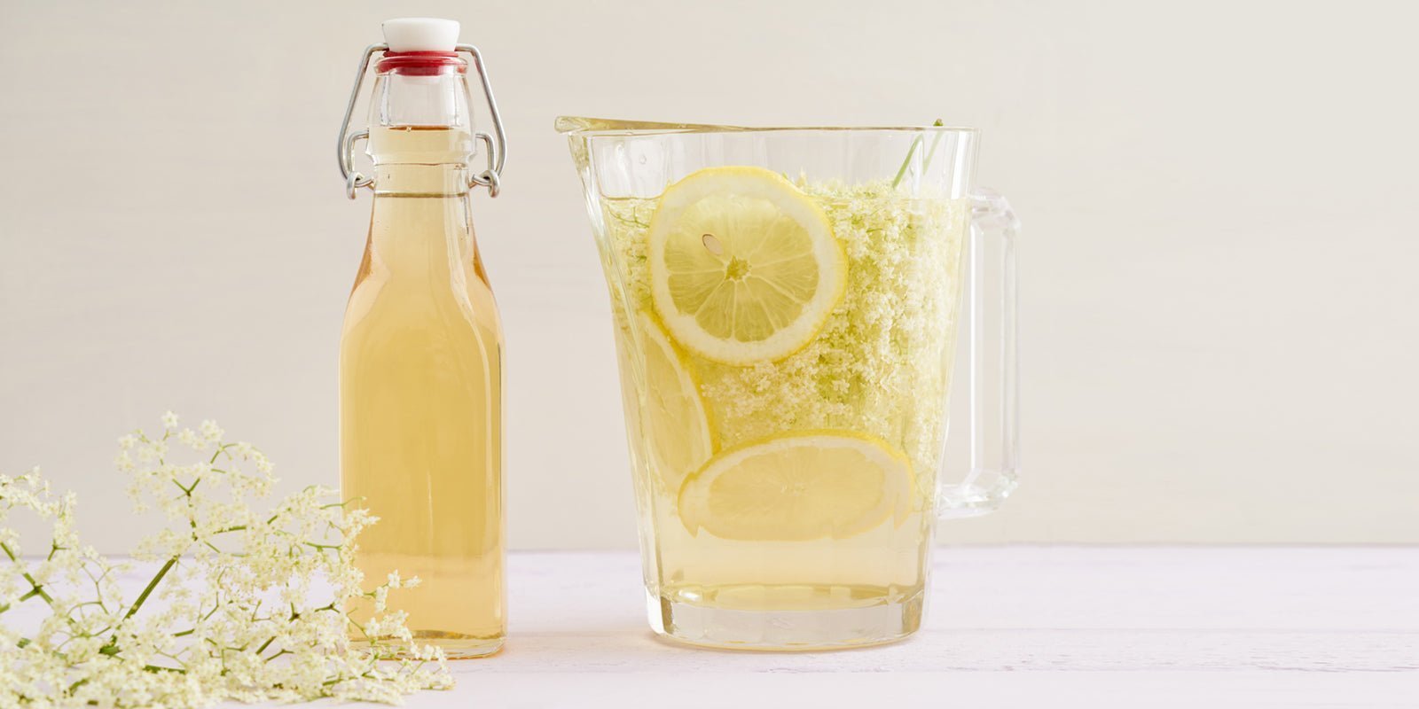 Zelf vlierbloesemsiroop maken: fris, lekker én zo gedaan - Happlify