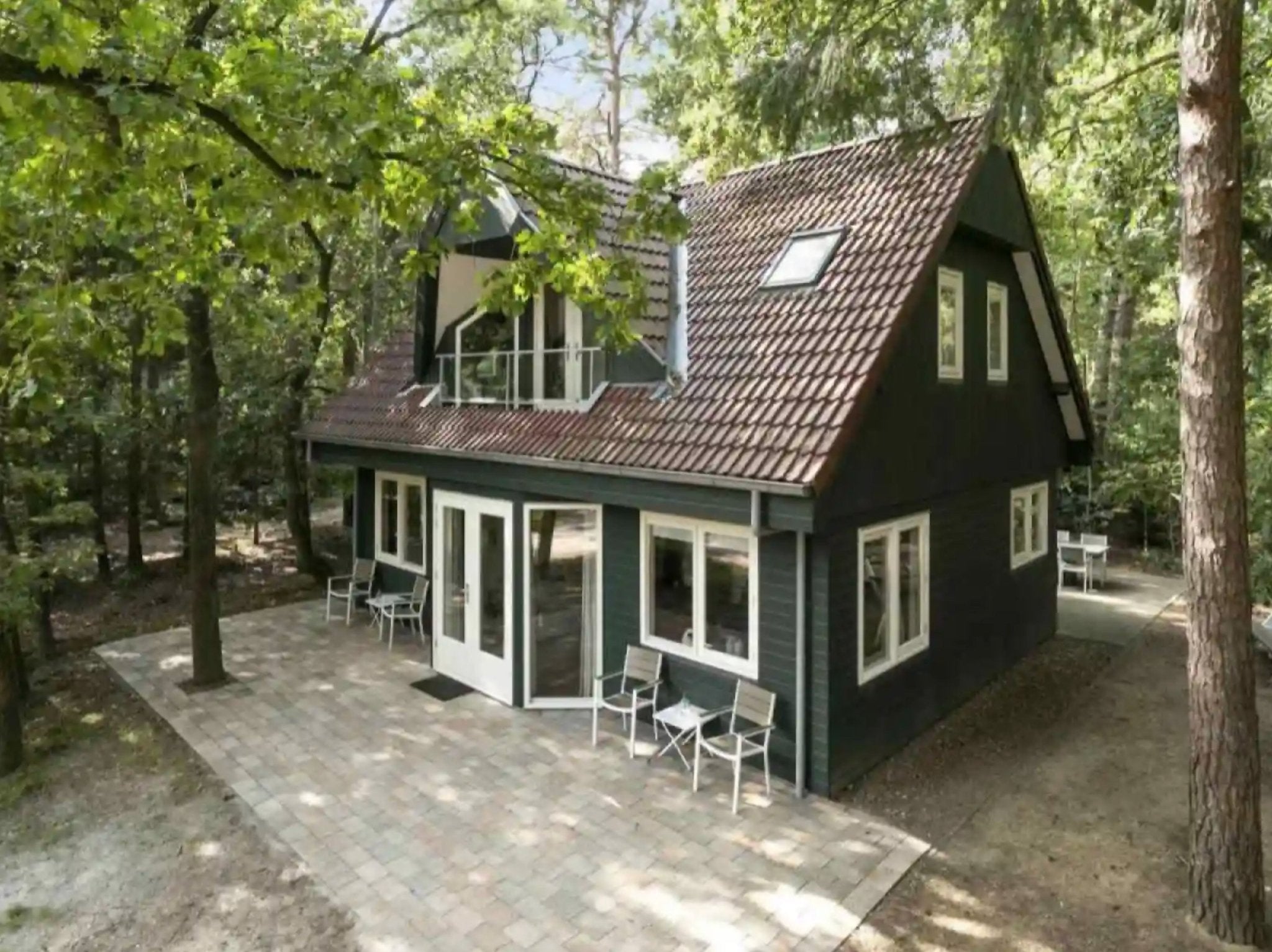 Vakantiehuis tussen de bomen in Norg Drenthe | Happlify happy place & webshop gids