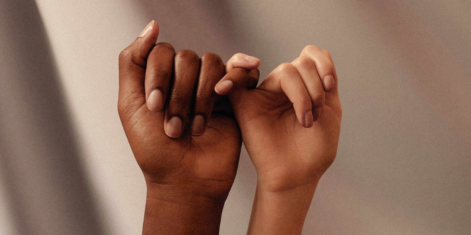 Bare nails zijn de nieuwste trend, maar dat wist jij al - Happlify