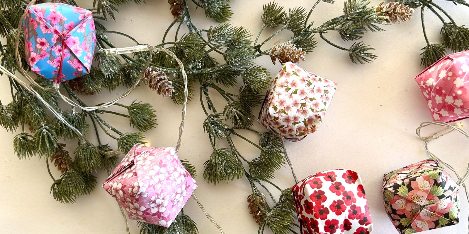 Japanse papierkunst voor de feestdagen: Kerstballen origami DIY