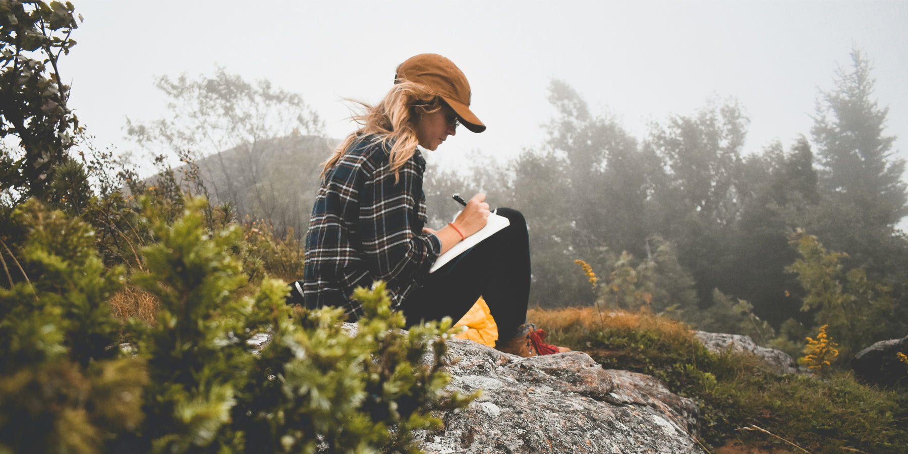 De kracht van journaling: Hoe schrijven je gelukkiger maakt - Happlify