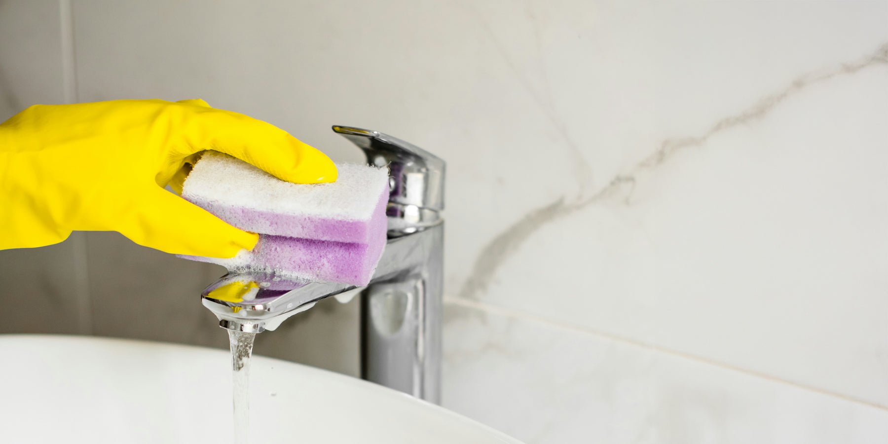 Een schone badkamer? Zo doe je het snel, duurzaam én grondig - Happlify