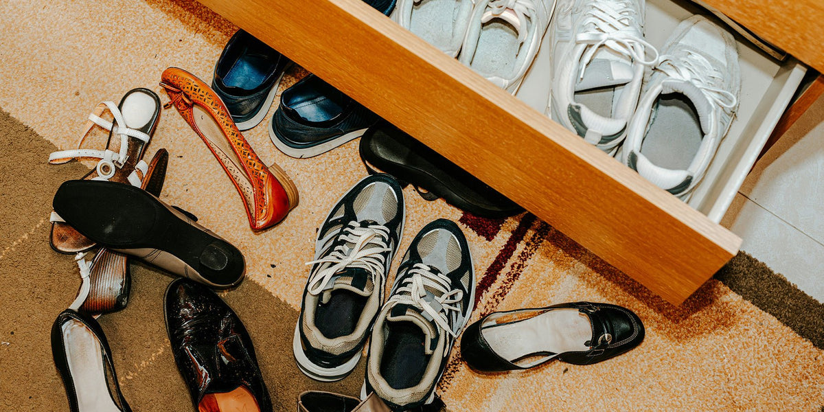 Orde maken in de bijkeuken en garage met een stellingkast