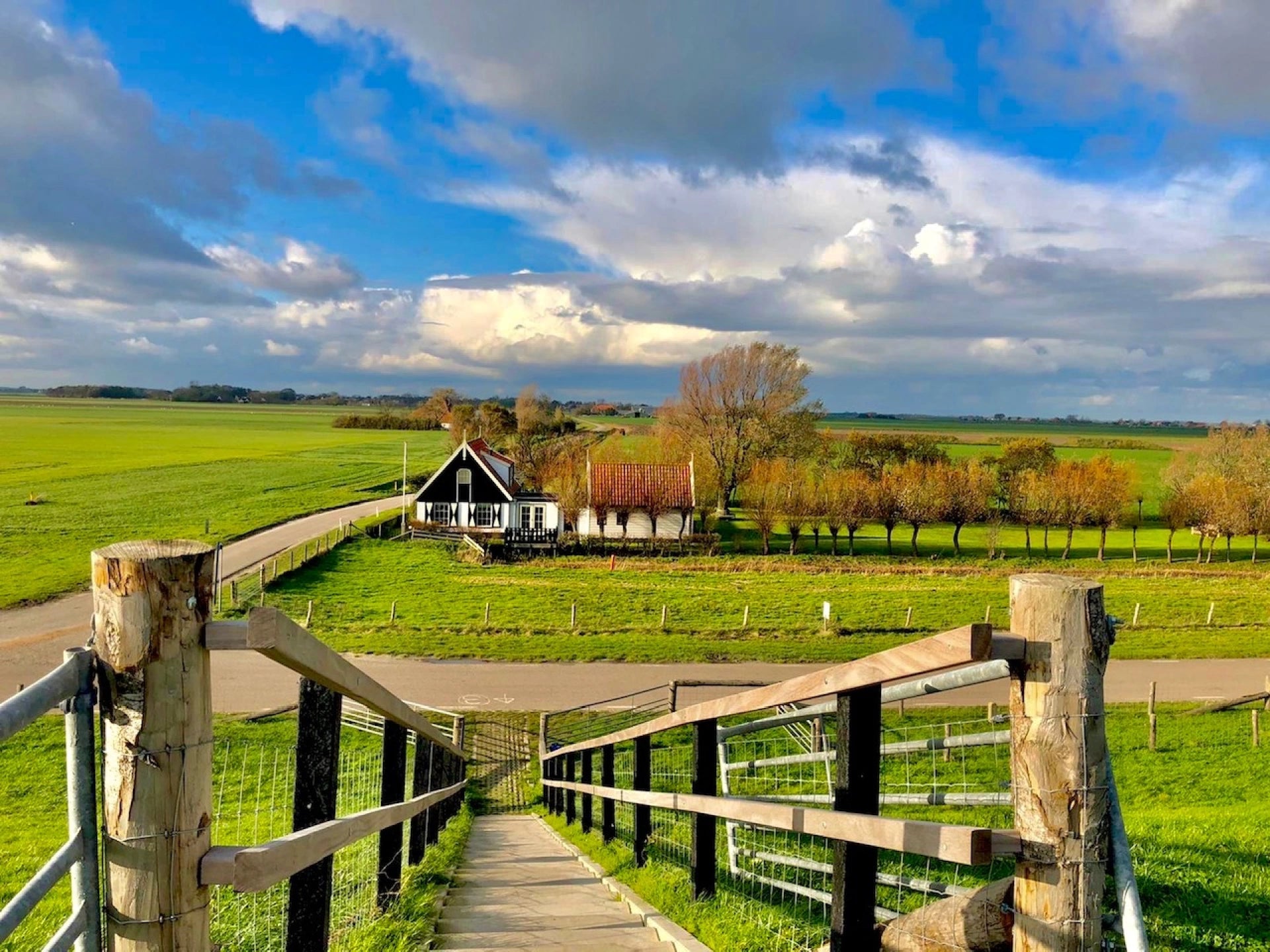 Vakantiehuis direct aan de Waddendijk op Texel | Happlify happy place & webshop gids
